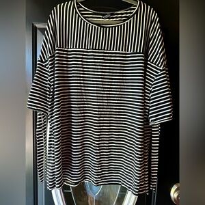 Size 22-24 BloomChic Black and White Striped Women's Top. NWT.